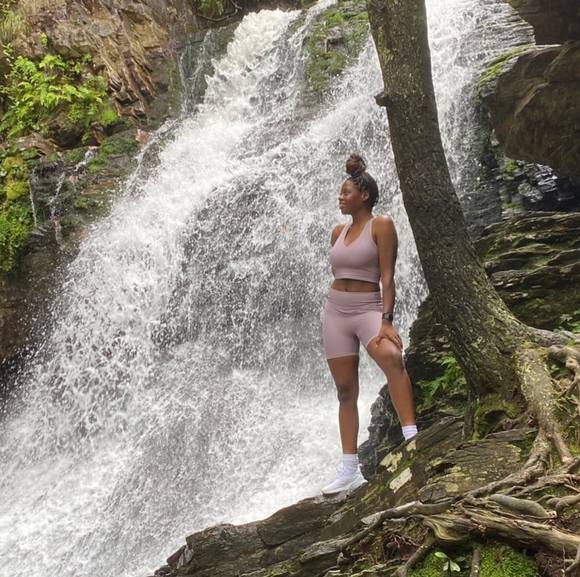 Profile Picture of Charquita Apparicio (@bonquiquita) on Poshmark