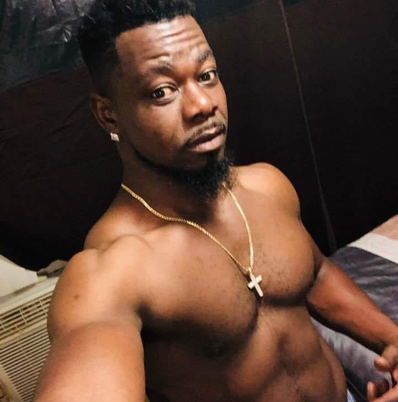 Profile Picture of Jeannus Lumenes (@jeannuslumenes) on Poshmark