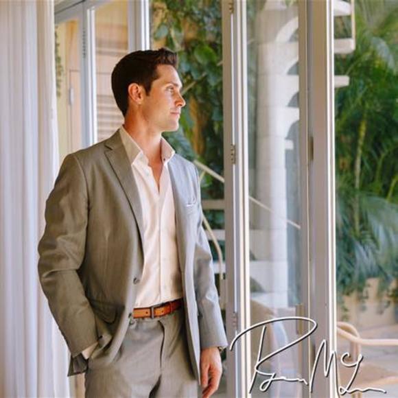 Profile Picture of Ryan Mclaughlin (@ryantmclaughlin) on Poshmark
