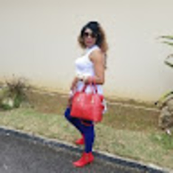 Profile Picture of Eunice Cummings (@eunicecummings) on Poshmark