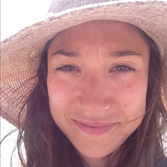 Profile Picture of Sarah Holt (@sarahcholt) on Poshmark