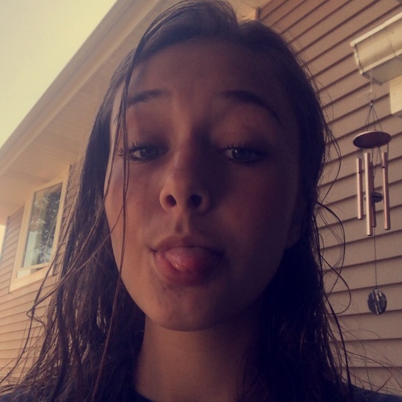 Profile Picture of Katie Nylen (@katienylen) on Poshmark