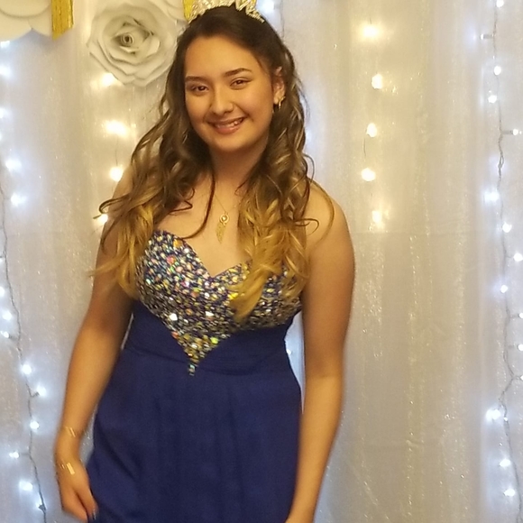 Profile Picture of Iris Flores (@leslyalvarado26) on Poshmark