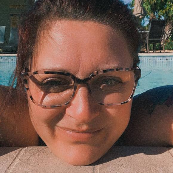 Profile Picture of Lori Hornsby (@locopa04) on Poshmark