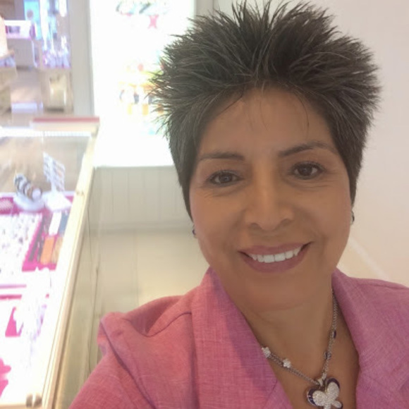 Profile Picture of Joana Caldas (@juanarondan) on Poshmark