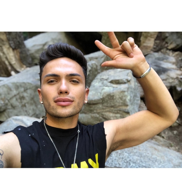 Profile Picture of Brandon Micheal (@bmichael54) on Poshmark