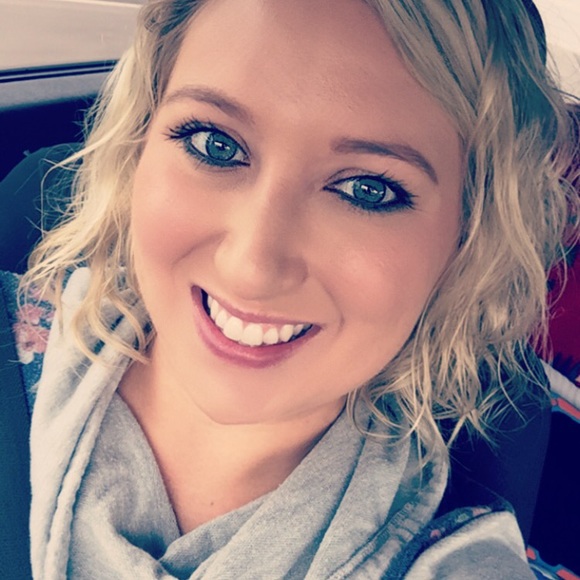 Profile Picture of Cindy Martel (@cmartel13) on Poshmark