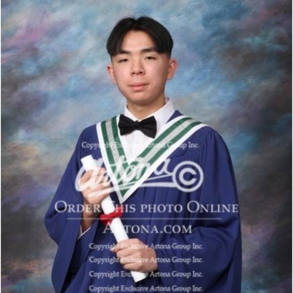 Profile Picture of Alex Wu (@alexxwu_) on Poshmark