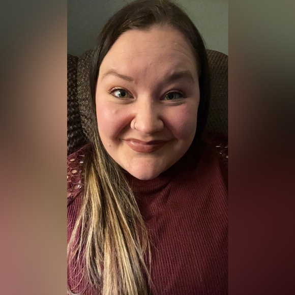 Profile Picture of Danielle Gilbertson (@gilby15) on Poshmark