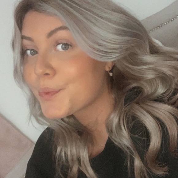 Profile Picture of Yasmine Taskovski (@ytaskovski003) on Poshmark
