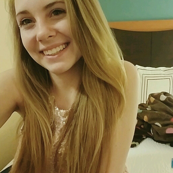 Profile Picture of Brittany Sirridge (@cinnamonrola) on Poshmark