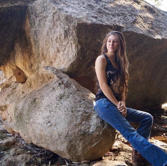 Profile Picture of Isisrose Abernathy (@rose_bud16) on Poshmark