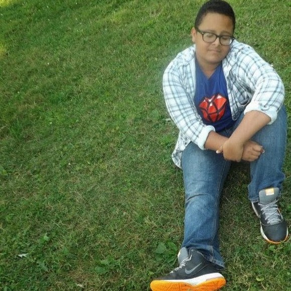 Profile Picture of Andrew Egler (@drew_egler) on Poshmark