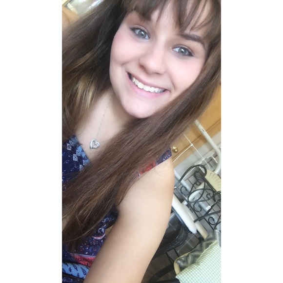 Profile Picture of Sabrina Pflepsen (@sabrinapflepsen) on Poshmark