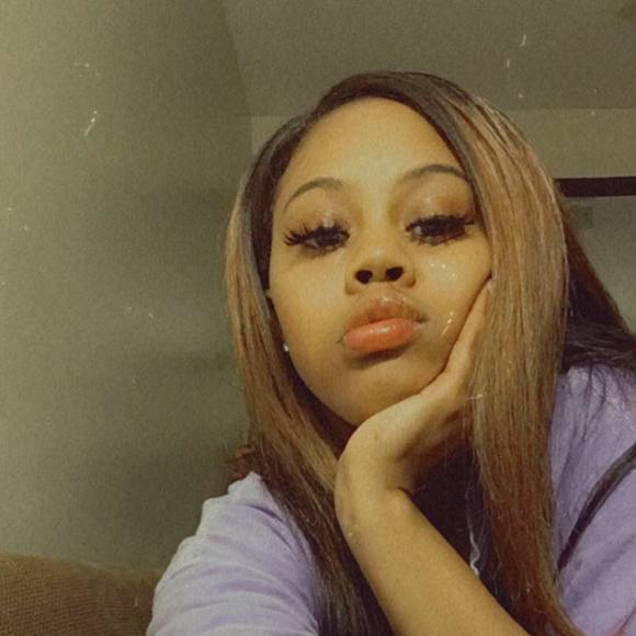 Profile Picture of Skylar Sibley (@skydig) on Poshmark