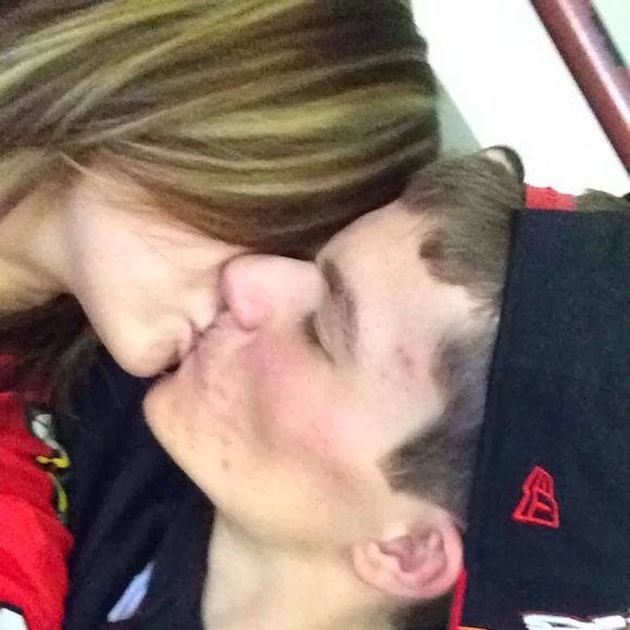 Profile Picture of Coral Robertson (@coralrobertson) on Poshmark