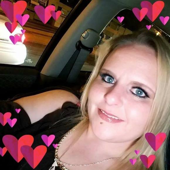 Profile Picture of Lisa Schell (@lhuaman1981) on Poshmark