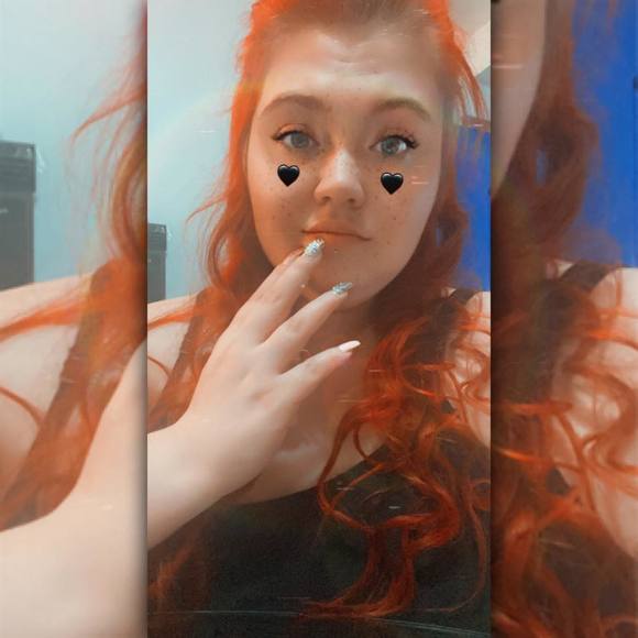 Profile Picture of Naomy jådė Belisle (@naoomyskyxx) on Poshmark