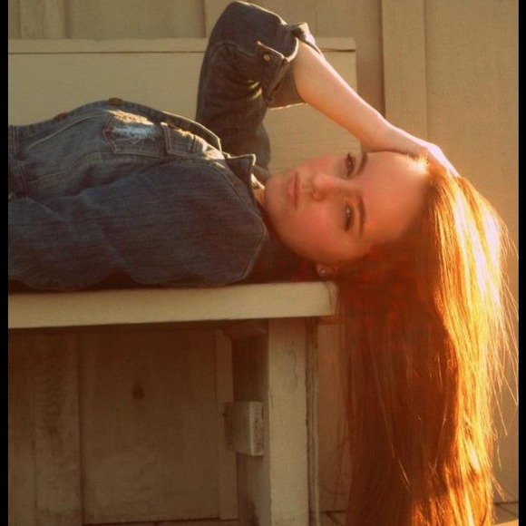 Profile Picture of Taylor Hahn (@taylorhahn) on Poshmark