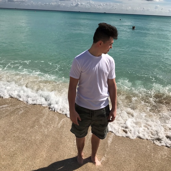 Profile Picture of Arkadiusz Roczniak (@arkadiusz1715) on Poshmark