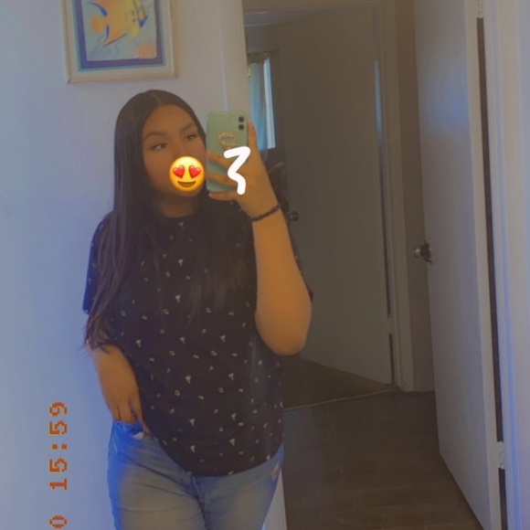 Profile Picture of Brenda Olguin (@brendaolguin16) on Poshmark