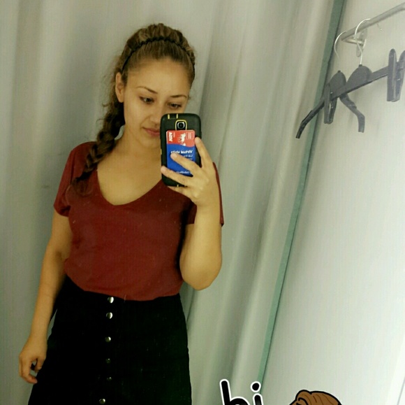 Profile Picture of Yoselin Villegas (@villegasl) on Poshmark