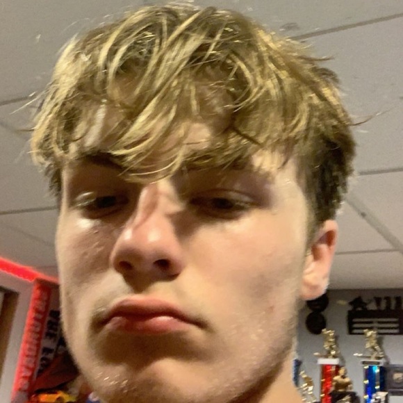 Profile Picture of Chris Decker (@chrisdeckerrr) on Poshmark