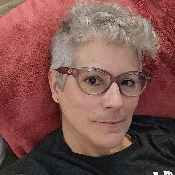 Profile Picture of Nicole Taffoni (@nicoletaffoni) on Poshmark