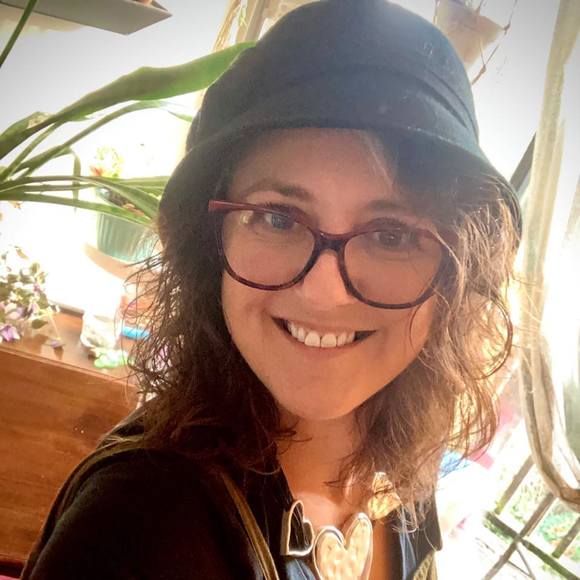 Profile Picture of Roseann Calabritto (@roseannsurratt) on Poshmark
