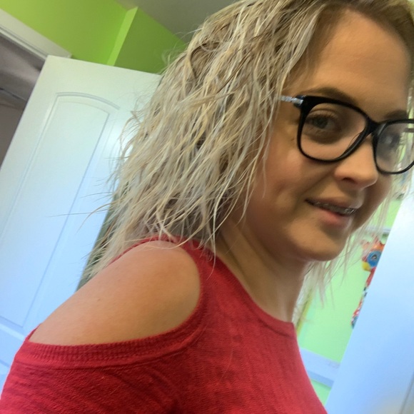 Profile Picture of Lyrissa Deville (@lyrissalarson82) on Poshmark