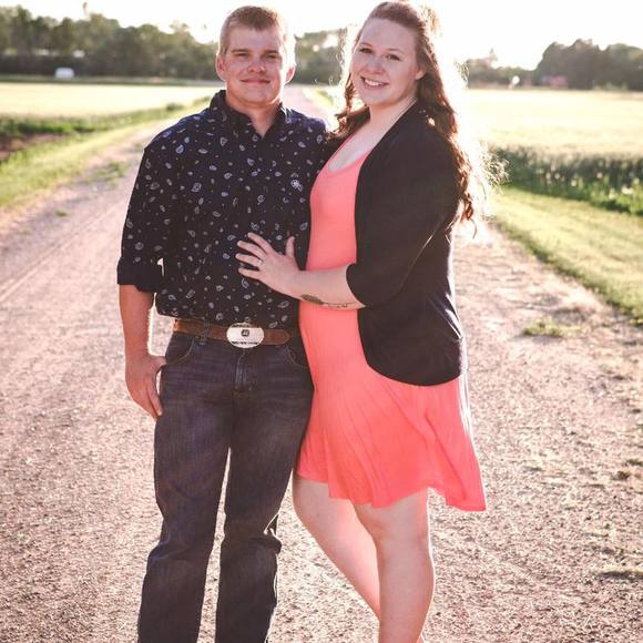 Profile Picture of Jordan Sveet (@sveetypie33) on Poshmark