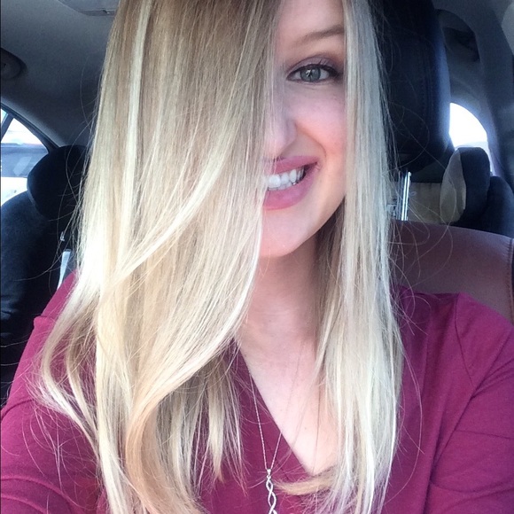 Profile Picture of Mandy Holcomb (@mandyyjo) on Poshmark