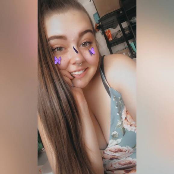 Profile Picture of Becca Spowart (@beccaspowart) on Poshmark