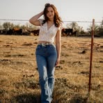 Halee Elless - Facebook Profile Picture of Halee Elless (@kabjsns.baknsk) on Facebook