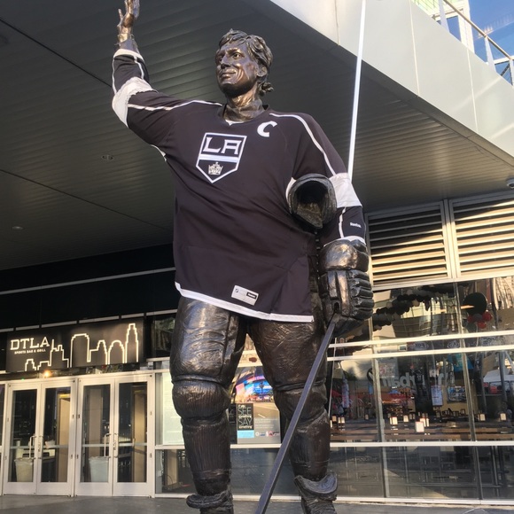 Profile Picture of Jonathan Hurtado (@h_jonthan) on Poshmark