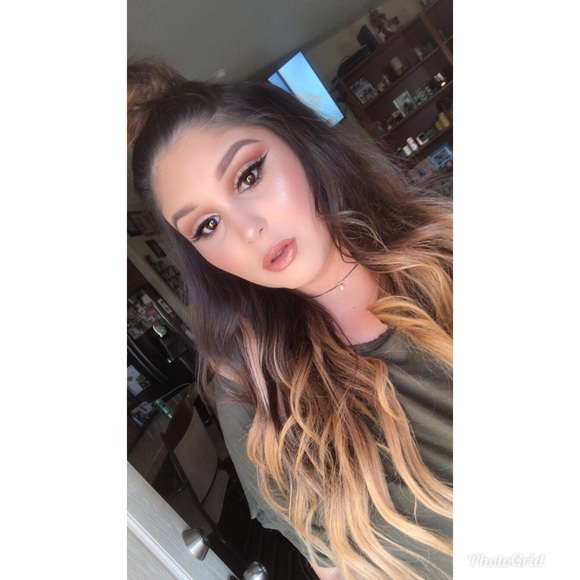 Profile Picture of Amanda Delgado (@amandabaaaaby) on Poshmark