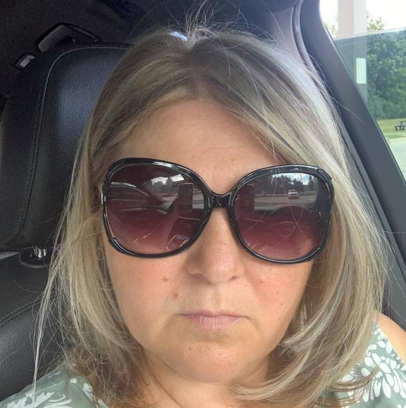 Profile Picture of Mariana Pizzuto (@marpizz2020) on Poshmark