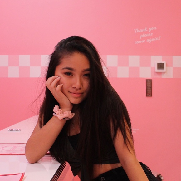 Profile Picture of Kaylie Nguyen (@kaylien02) on Poshmark