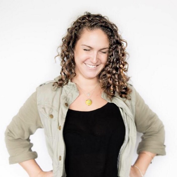 Profile Picture of Hannah Limonius (@hrlimonius) on Poshmark