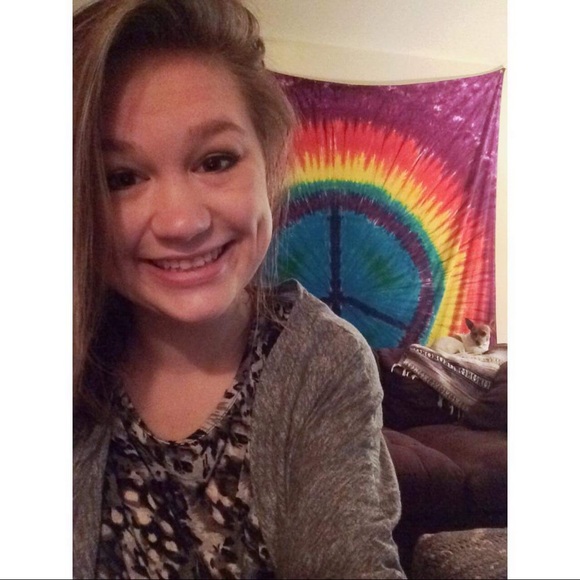 Profile Picture of Stephanie Pembleton (@stephpem) on Poshmark