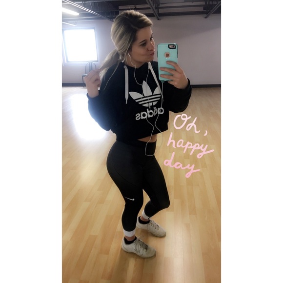 Profile Picture of Maxine Fletchall (@maxineflet) on Poshmark