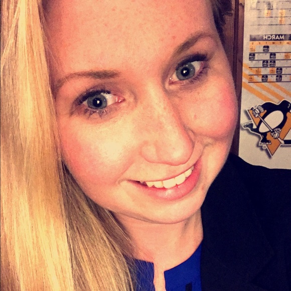 Profile Picture of Jessica Pealer (@jmpealer) on Poshmark