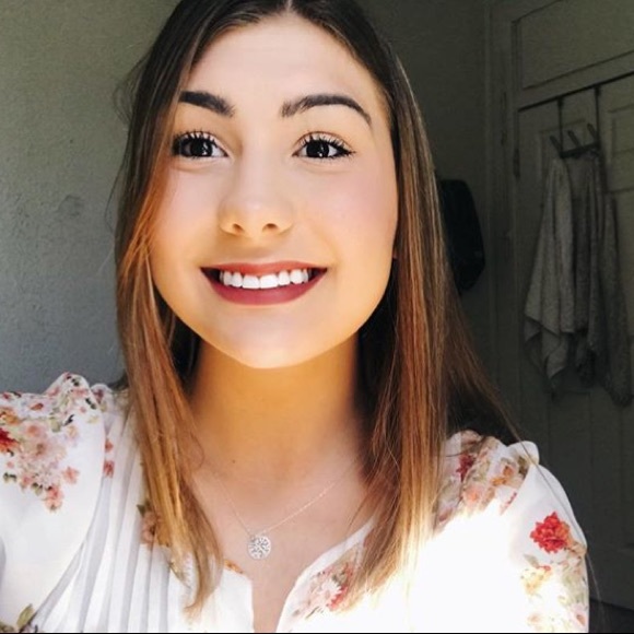 Profile Picture of Natalie Schenker (@natalieschenker) on Poshmark