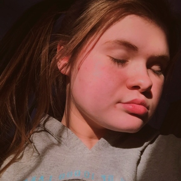 Profile Picture of Jordyn Landsverk (@jlandsverk) on Poshmark