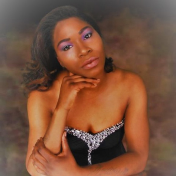 Tempestt Brown - Poshmark Profile Picture of Tempestt Brown (@tempestt_brown) on Poshmark