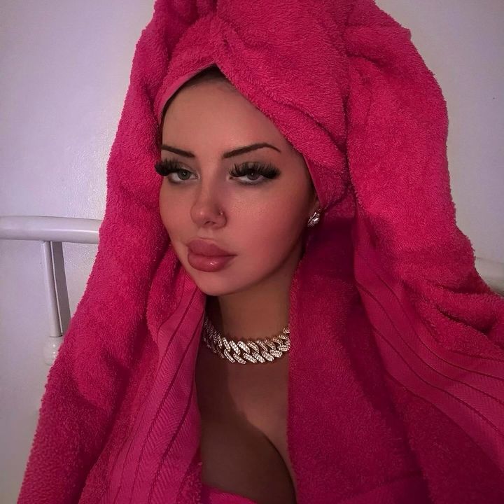 Profile Picture of joannebladesx (@joannebladesx) on Tiktok