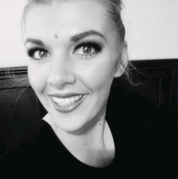 Profile Picture of Jessica Cornell (@jcornell5798) on Poshmark