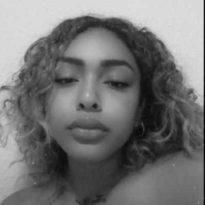 Profile Picture of Gloria (@capitalgdesigns) on Twitter