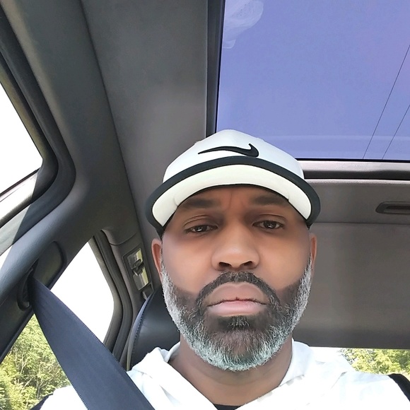 Profile Picture of Derrick Redmond (@redmond73) on Poshmark