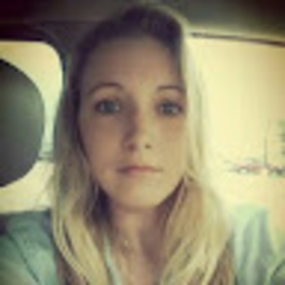 Profile Picture of Sharin Ray (@sharinssong) on Poshmark